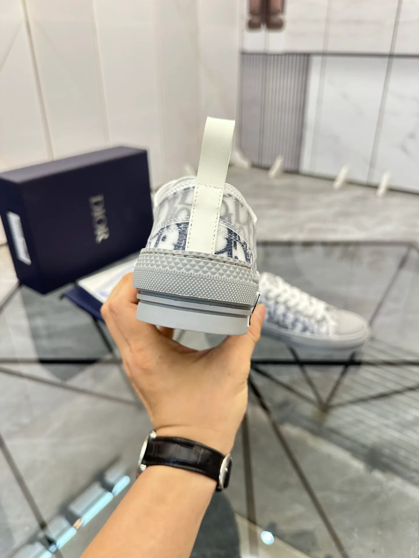Selling men's shoes 💰: 💰P400¥ Product trademark: Dio* "Dior*" low-top casual shoes Regular size: 36-45 (can be customized to 46) Couple style B23 Product materials: Upper imported original fabric, breathable lining, original outsole. No.: 007